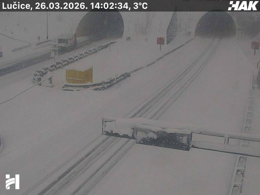 CRVENI METEOALARM Podigli razinu upozorenja za Zagreb! Vjetar ruši stabla po gradu...