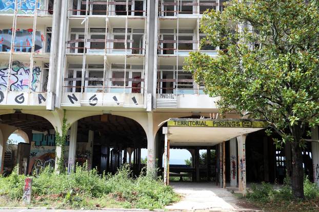 Malinska: Ruševine hotelskog naselja Haludovo