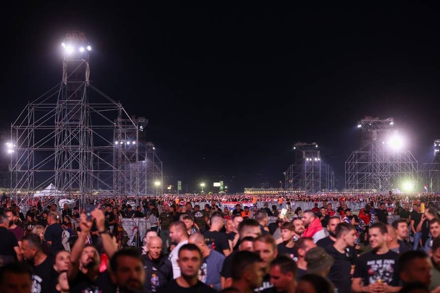 Obožavatelji na velikom koncertu Marka Perkovića Thompsona u Sinju