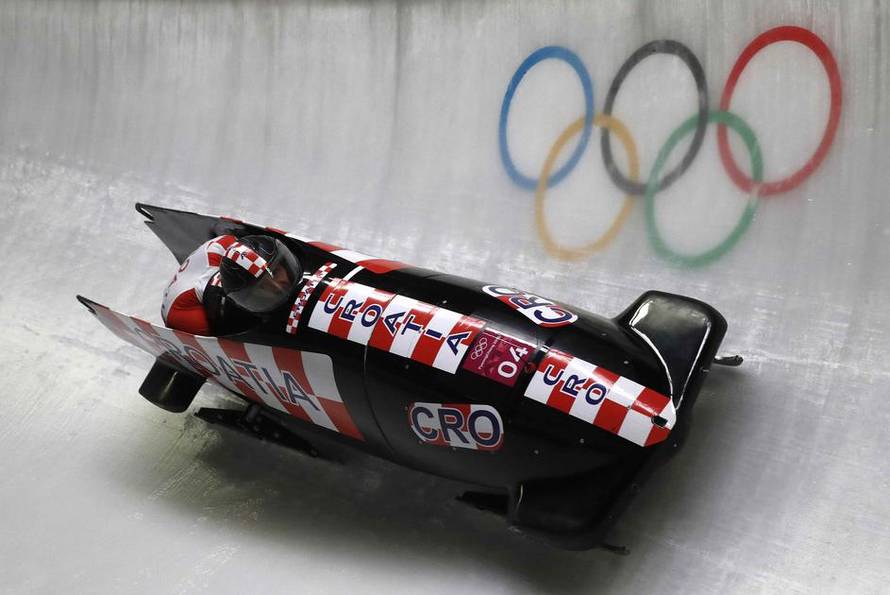 Nekad MMA prvak, a sada igra američki nogomet i rastura bob