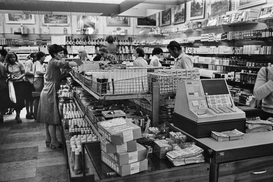 Zagreb: Kupovina u robnoj kući Nama na Kvaternikovom trgu u srpnju 1979. godine