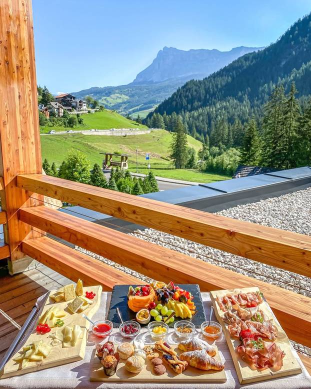 FOTO Ovo je najljepši bazen na Alpama: Topao je, proziran i ima pogled na Dolomite