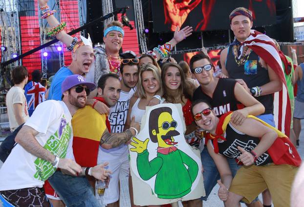 Split: Okupljanje posjetitelja drugog dana ULTRA Europe festivala 2014