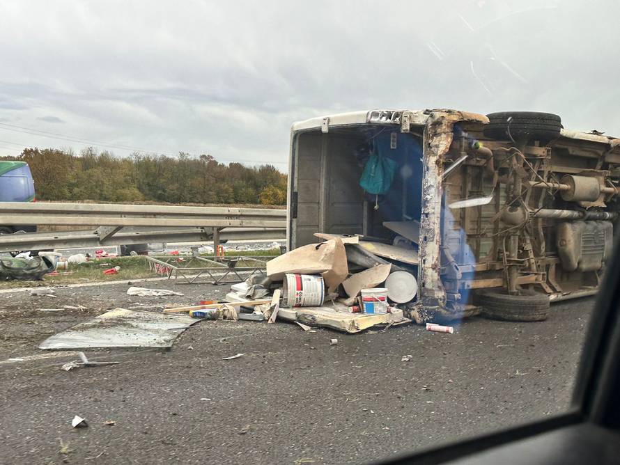 Oprezno na A4! Kod Svete Helene prevrnuo se kamion. 'Vozi se uz ograničenje brzine'