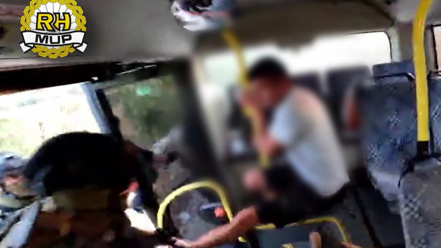 VIDEO Uhitili piromana koji je zapalio Seget! Pogledajte kako ga specijalci vade iz autobusa