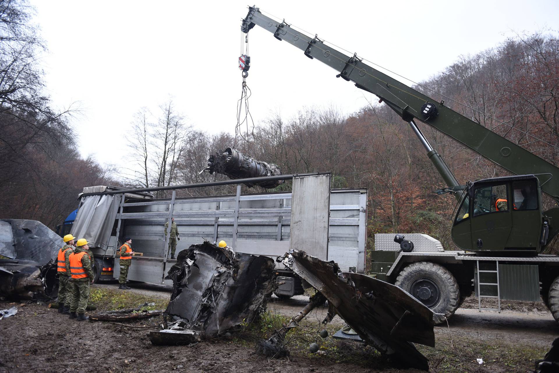 Dijelovi srušenog aviona MiG-21 pronađeni i prevoze se u Zagreb