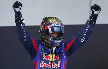 Pobjeda Vettela,  Mark Webber kotačem 'pokosio' kamermana