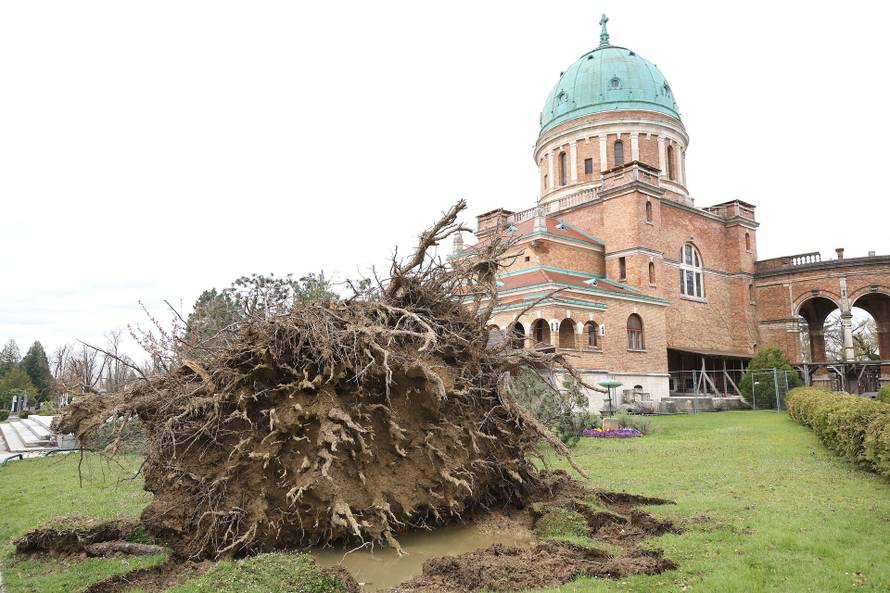 Zagreb: Posljedice velikog nevremena na Mirogoju