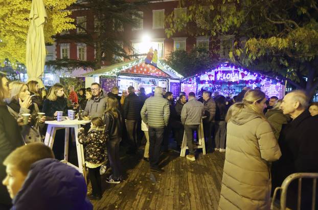 Šibenik: Šibenska Adventura zapo?ela koncertom Parnog valjka u perivoju Roberta Visianija