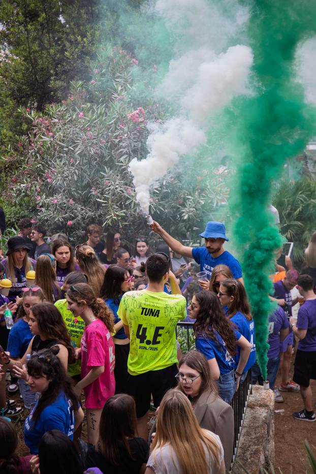 Dubrovnik: Dubrovački srednjoškolci kao i njihovi vršnjaci diljem Lijepe naše slave kraj škole