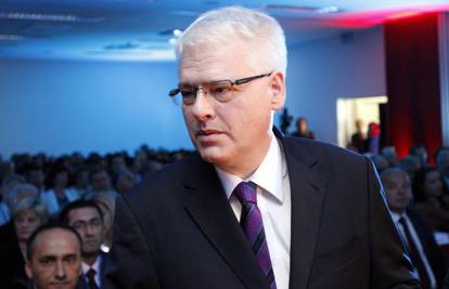 Josipović: Susret s Nikolićem trenutno ne bi bio od koristi