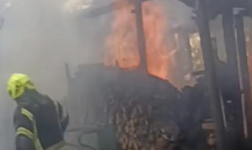 VIDEO Vatra gutala šupu, auto i krov kuće u Kozari Putevima...