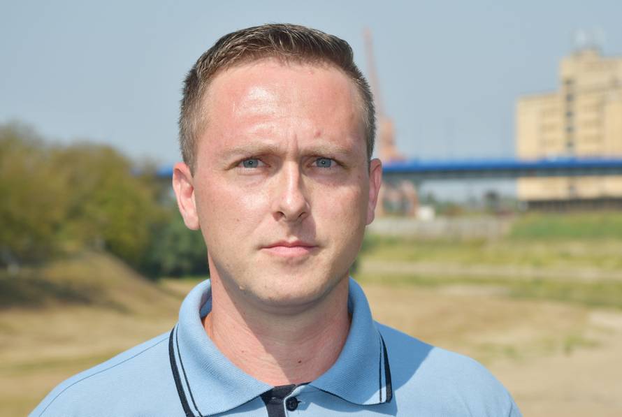 Sisak: Glasnogovonik PU sisaÄko-moslavaÄke Dario KaÄmarÄik  o uhiÄenju  krijumÄara migrantima