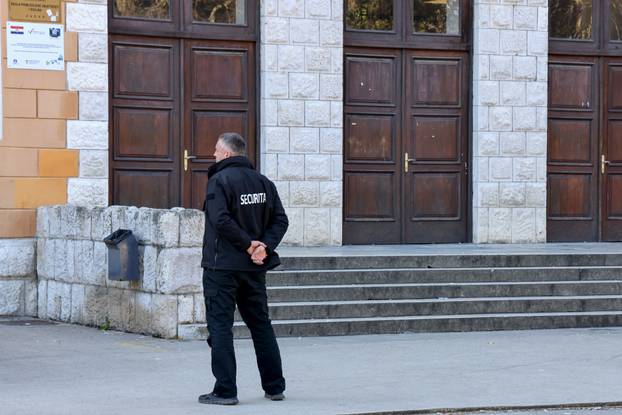 Zadar: Očevid u gimnaziji Vladimira Nazora