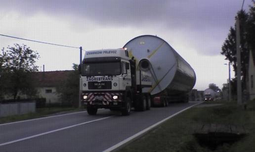 Kamioni prevozili tankove za pivo pa blokirali mjesto