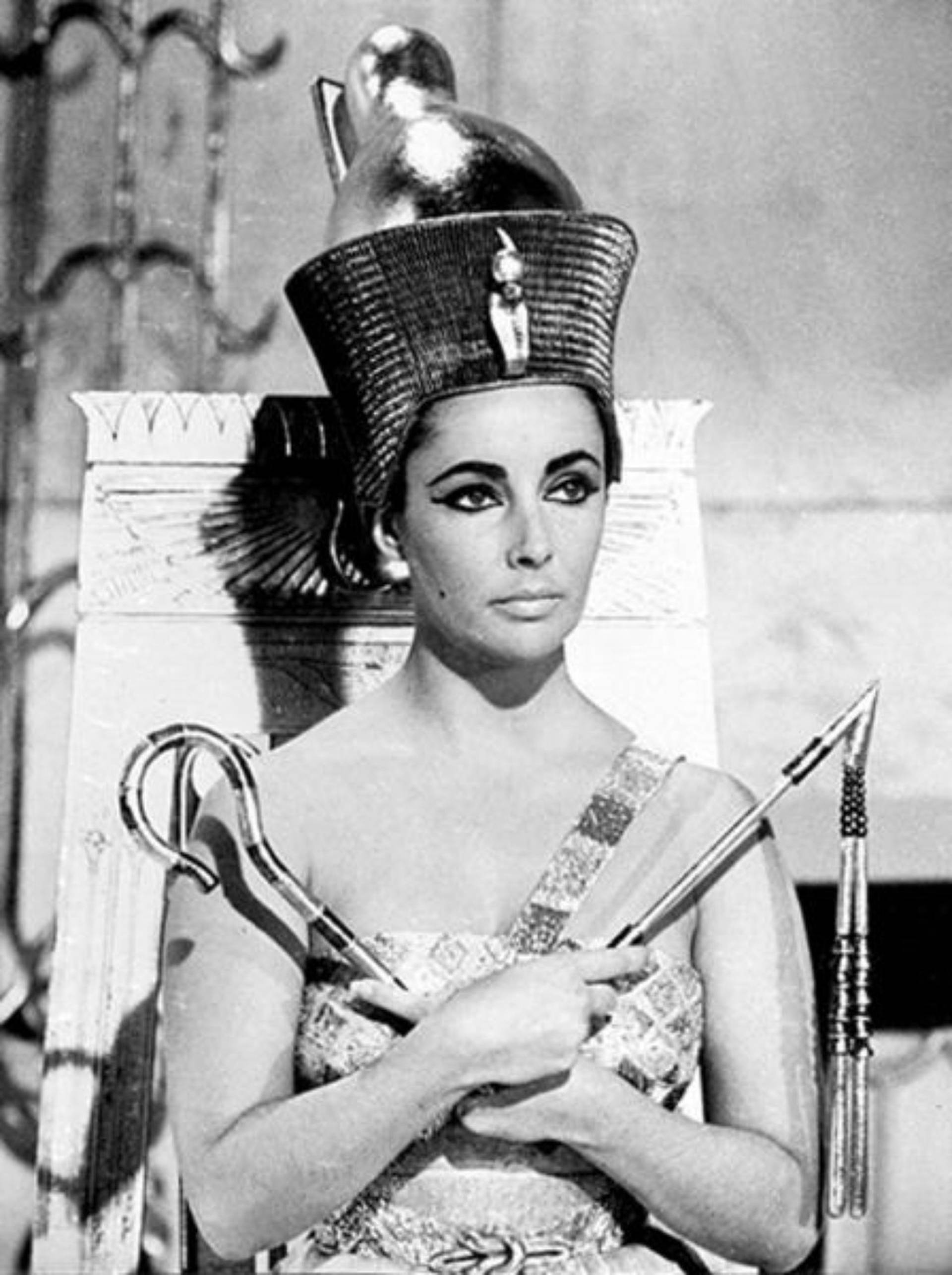 Клеопатра тейлор фото. Элизабет Тейлор Cleopatra. Лиз Тейлор Клеопатра. Элизабет Тейлор Клеопатра Элизабет Тейлор Клеопатра. Элизабет Тейлор в молодости Клеопатра.