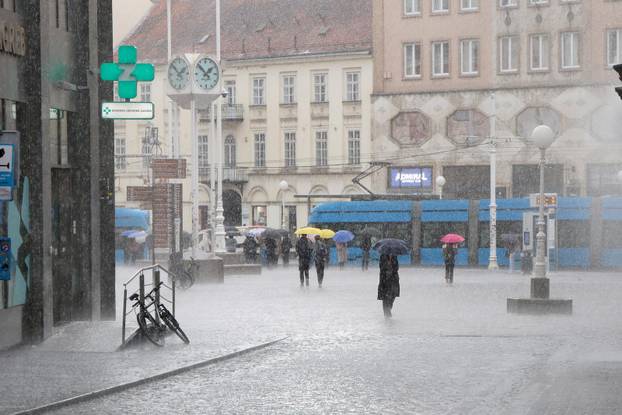 Zagreb: Jaka tuča pogodila Zagreb