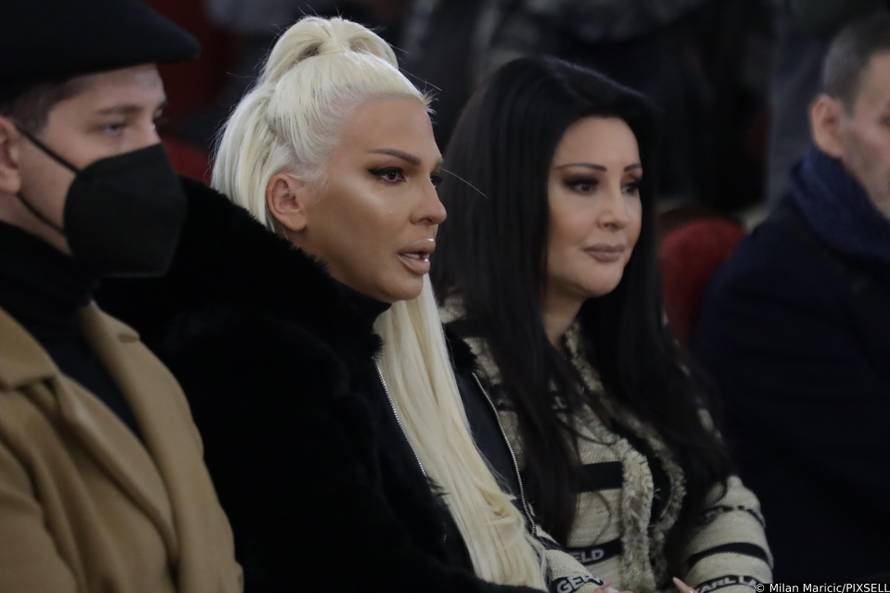 Karleuša na nastupu zagrijala publiku u leopard izdanju, ali fotke bez Photoshopa je 'odale'