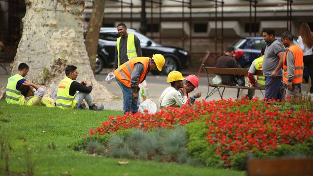 Zagreb: Građani se odmaraju na Zrinjevcu