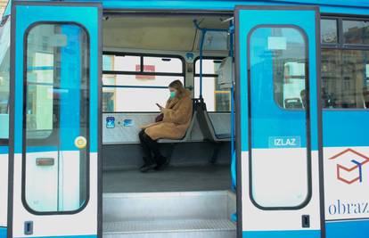 U Osijeku tramvaji skoro prazni, strah se uvukao u ljude,  u Rijeci više putnika od dozvoljenog...