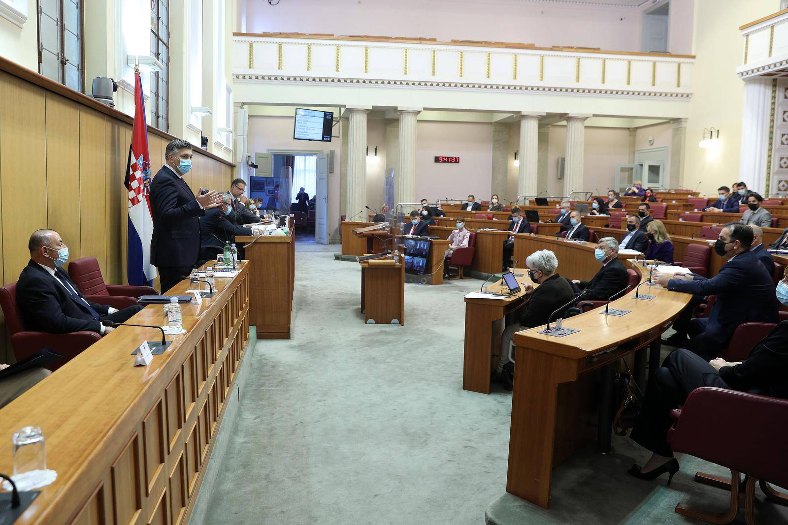 Sabor je sjednicu počeo aktualnim prijepodnevom, postavljanjem zastupničkih pitanja Vladi
