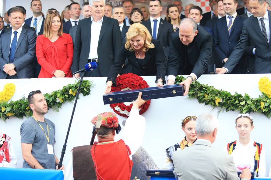 Kolinda u Vukovaru: Želimo sa Srbijom graditi bolje odnose