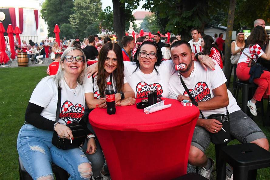 Bjelovar: Zaprešić Boysi zagrijavaju navijačku atmosferu  uoči utakmice Hrvatska - Engleska