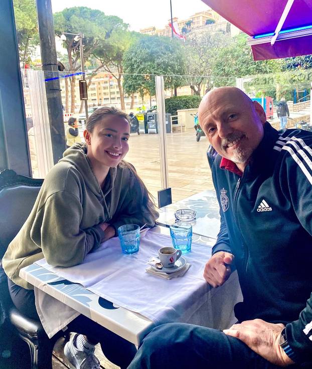 FOTO Srpkinja vodi košarkaše, voli Hrvatsku i ruši predrasude