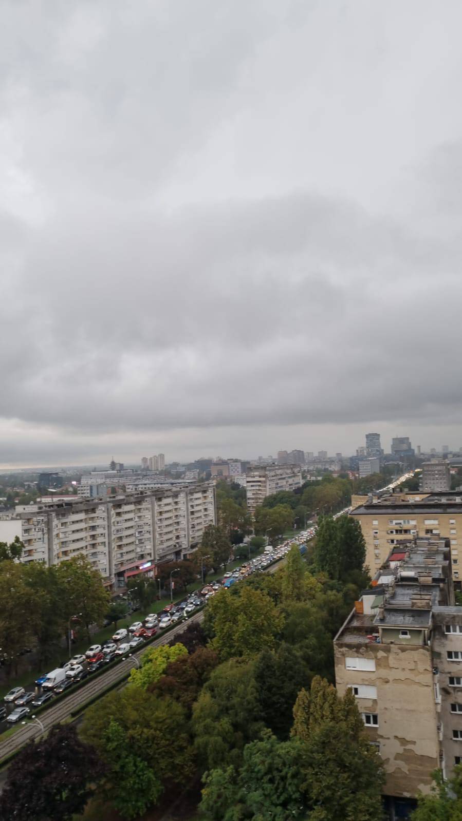 Beskrajne kolone: Pogledajte kako je jutros izgledao kolaps u prometu zbog jakog nevremena