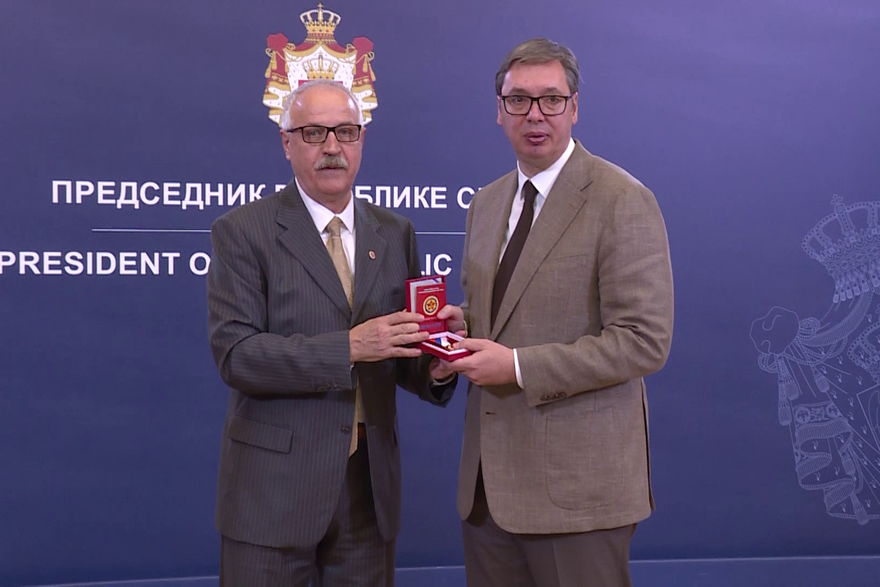Vučiću uručili medalju borca