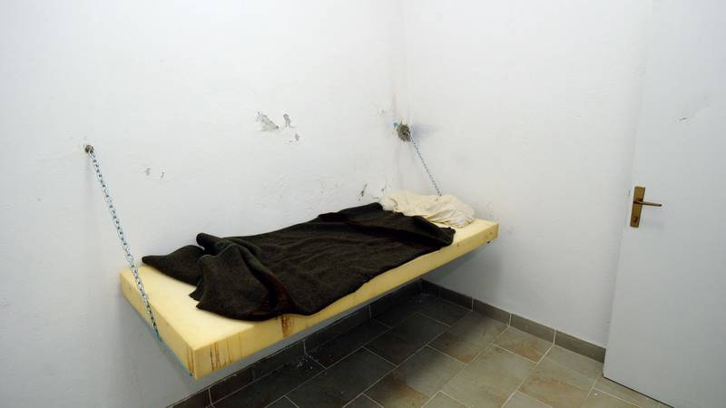 Zaradi vročine in prenapolnjenosti se zaporniki v hrvaških zaporih pritožujejo, pravobraniteljica opozarja na ponižujoče razmere