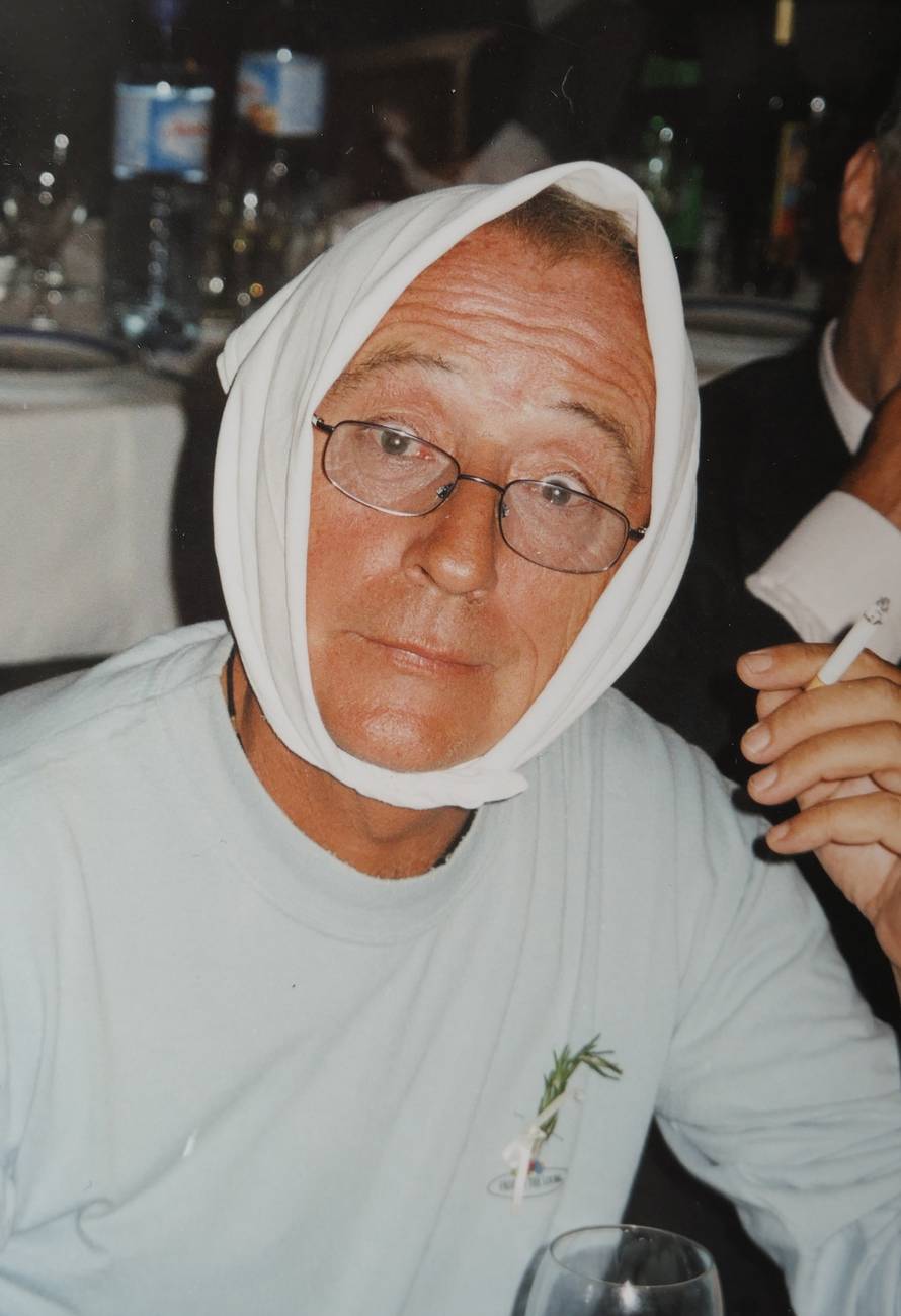 Oliver si je želio kupiti nove naočale s puno tanjim staklima