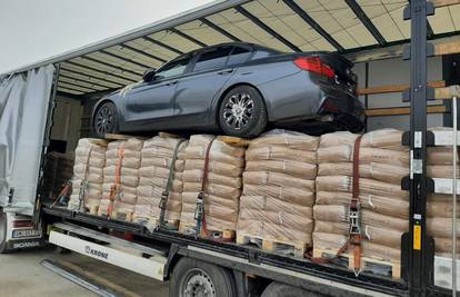 Carinike šokirao prizor: Digli smo ceradu, a unutra BMW... Našli i Porsche od 77.000 eura