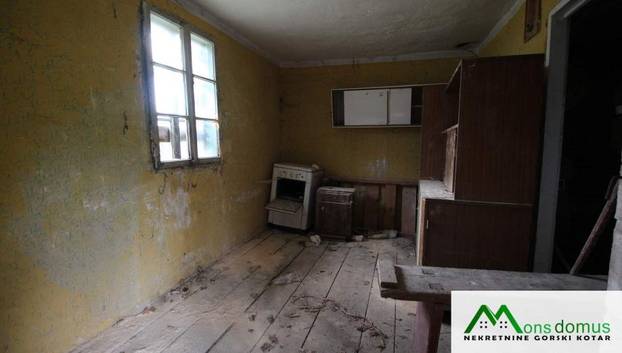 FOTO Netko prodaje drvenu kućicu kod Delnica! Pogledajte iznutra ovih 32m2. Ovo je cijena