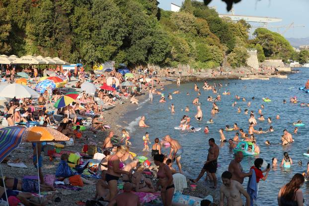 Rijeka: Gužva na plaži Kantrida