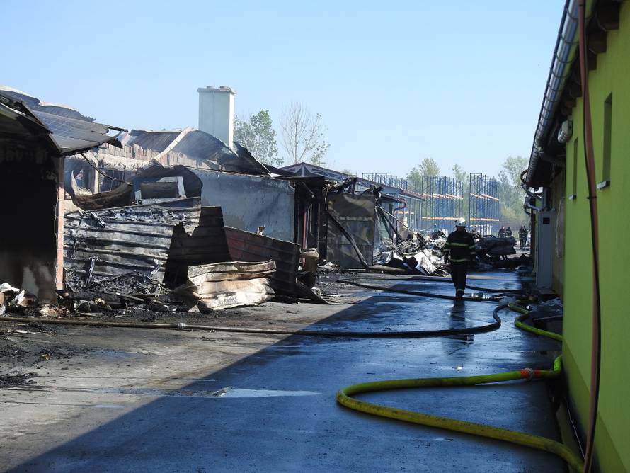 Vatra progutala tvornicu: 'Za 3 sata nestalo 20 godina truda'