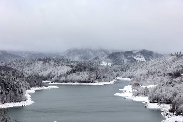 Snijeg je zabijelo Gorski Kotar 
