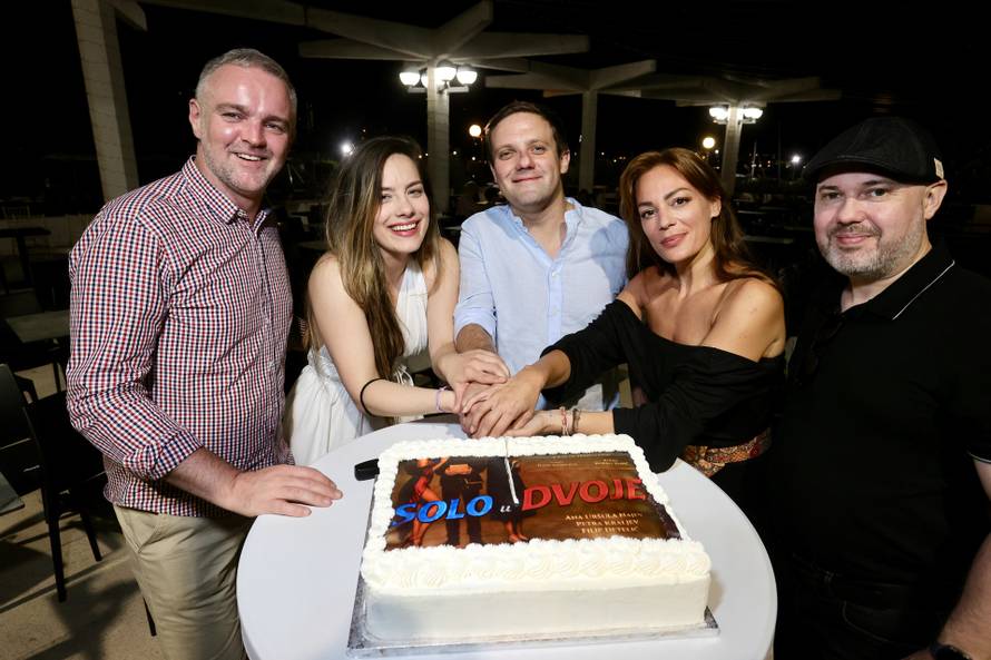 Ana Uršula Najev i Petra Kraljev u Splitu su premijerno zaigrale u komediji 'Solo u dvoje'
