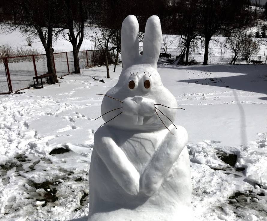 Ravna Gora: Uskrsnog zeca visokog 180 cm pravili 2 sata