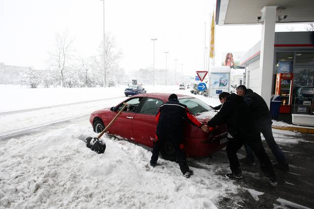 ARHIVA - Zagreb je 14. sije?nja 2013. bio zatrpan snijegom