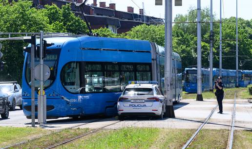 VIDEO Kr&scaron; i lom na Jarunu zbog sudara tramvaja i policijskog auta:  Ljudi su u panici vri&scaron;tali!