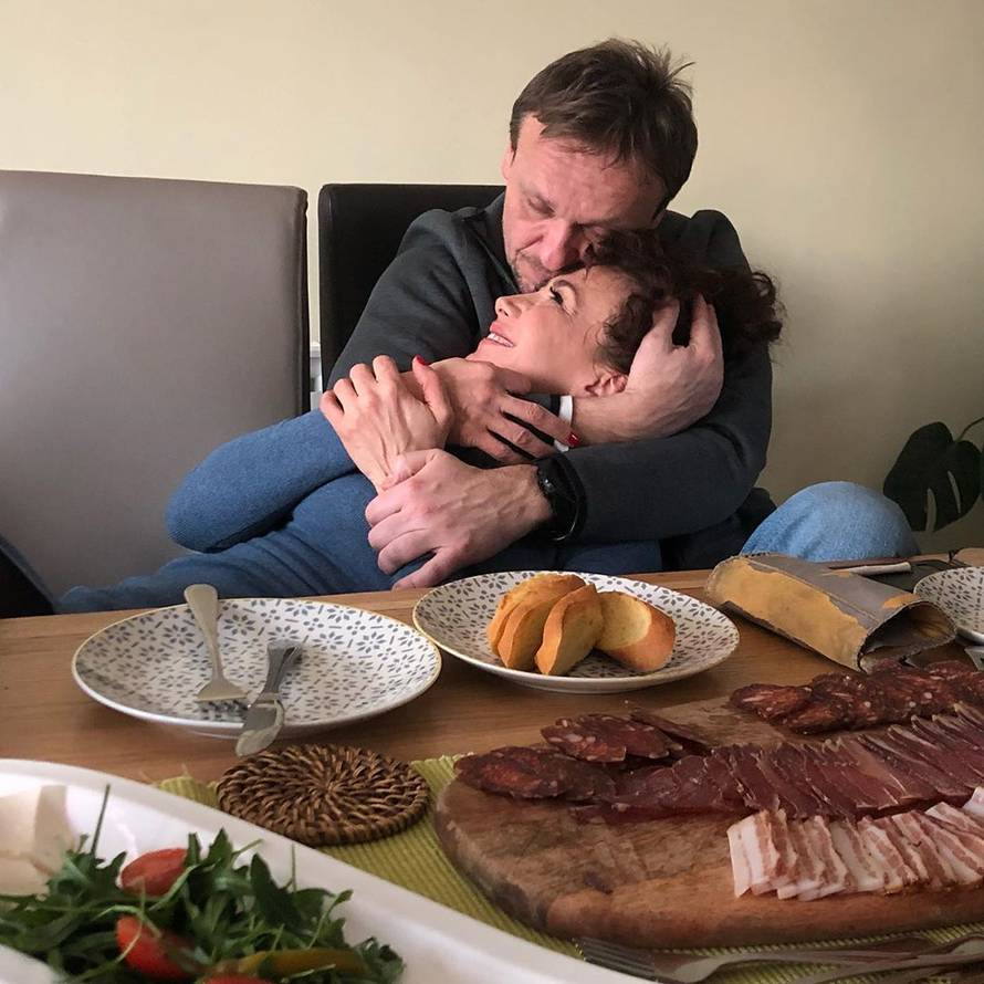 Ecija slavi godišnjicu braka: 'Mi zajedno plovimo već 11 godina'