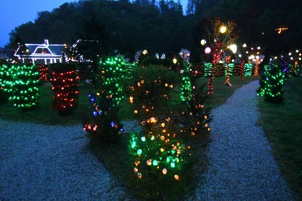 Grabovnica: Uskrsna čarolija svijetla obitelji Salaj