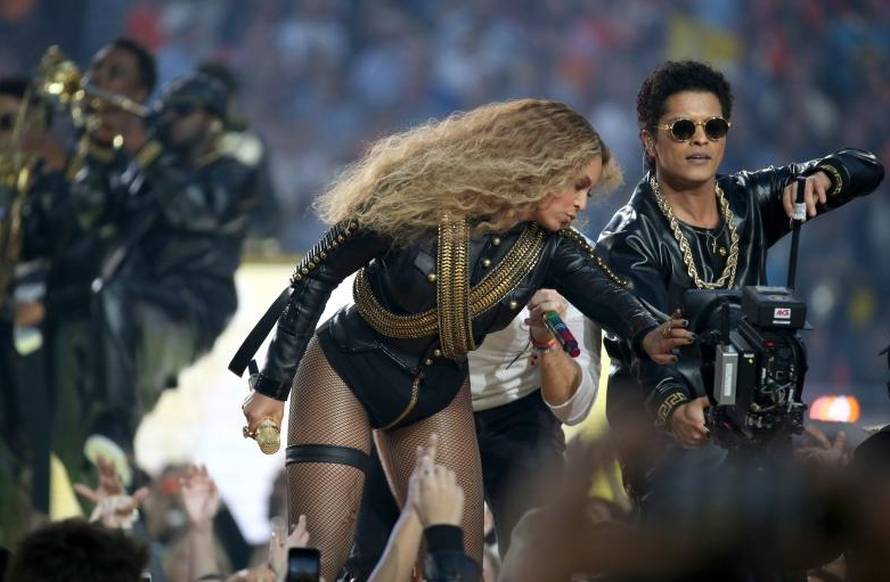 Michaelu pljeskali tri minute, Janet i Justin 'krivi' su za pravi skandal, Rihanna odbila pjevati