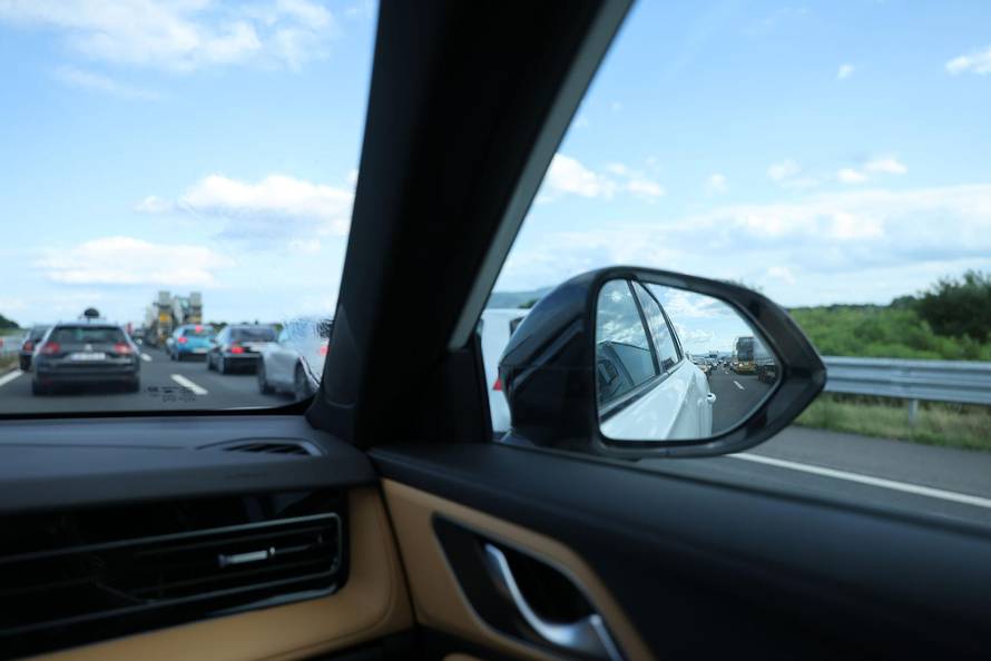U sudaru dvaju vozila na A3 kod Lužana poginulo dijete, kolona duga četiri kilometra