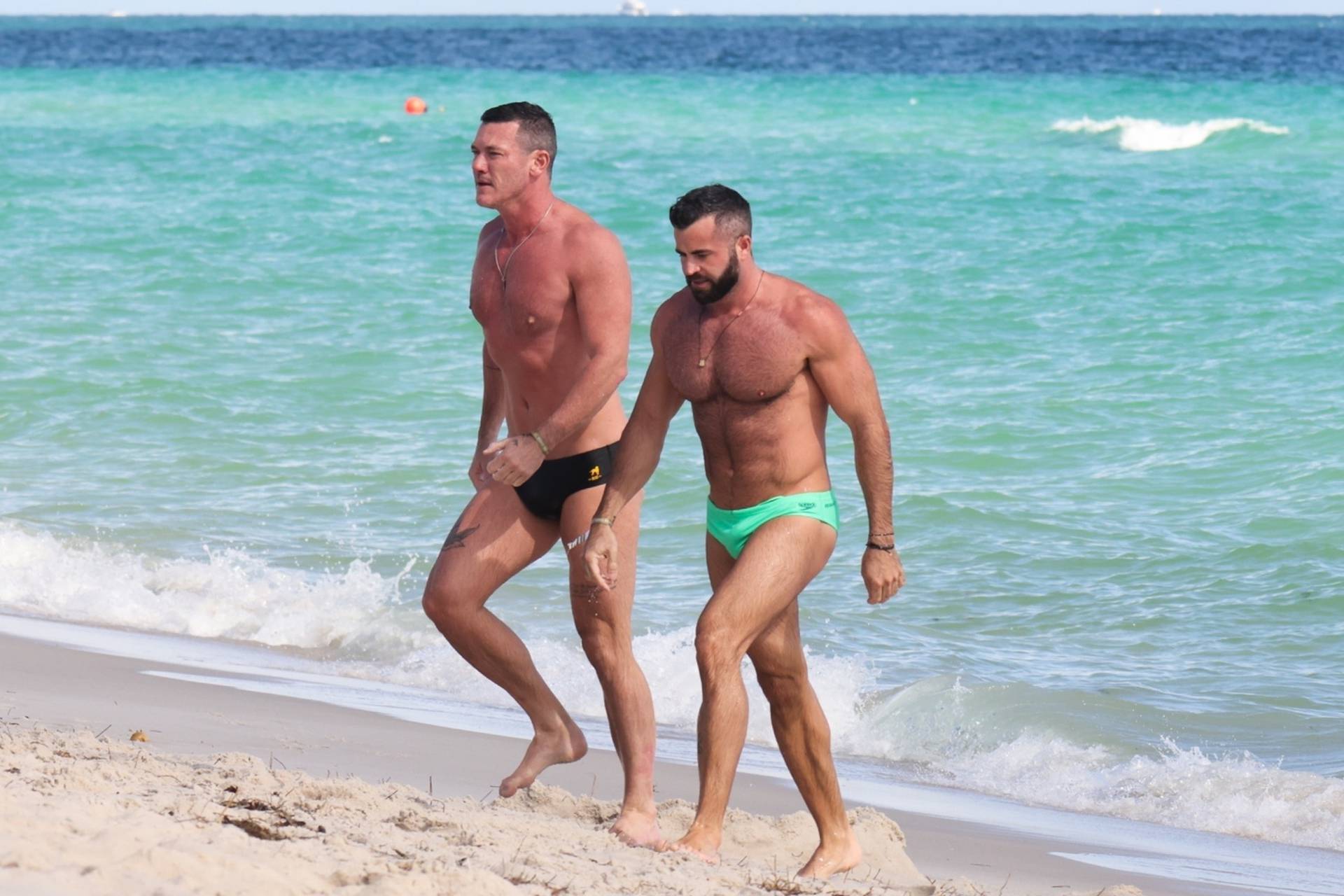 *EXCLUSIVE* Luke Evans hits the beach with his hunky boyfriend Fran Tomas in Miami!