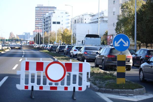 Zagreb: Velike prometne gužve zbog radova na podvožnjaku Savska cesta - Slavonska avenija 
