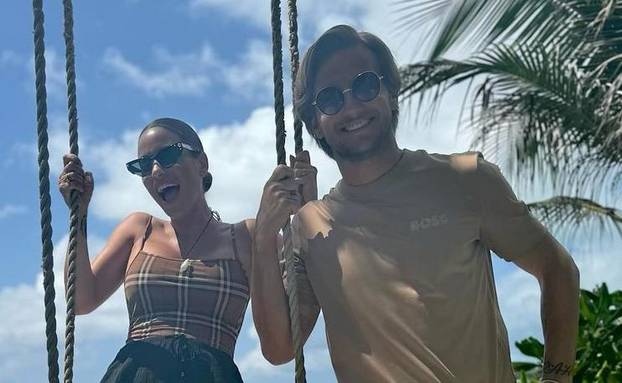 FOTO Seksi poze, bikini i tange: Kome bolje stoje Maldivi? Naši slavni vole se tamo odmarati...