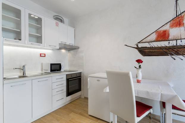 FOTO Netko u Splitu prodaje ova 23 kvadrata za 195.000 eura! A što kažete na ukrašene zidove?