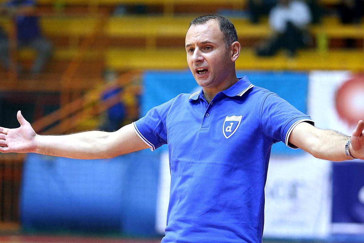 Užas: Osnivač Futsal Dinama se srušio na terenu i preminuo
